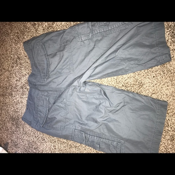 Cargo shorts - Picture 3 of 3